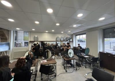 Lieu de réception ouvert aux alternants pour réalisation de prestations de coiffure sur des clients - école de coiffure Lyon 1